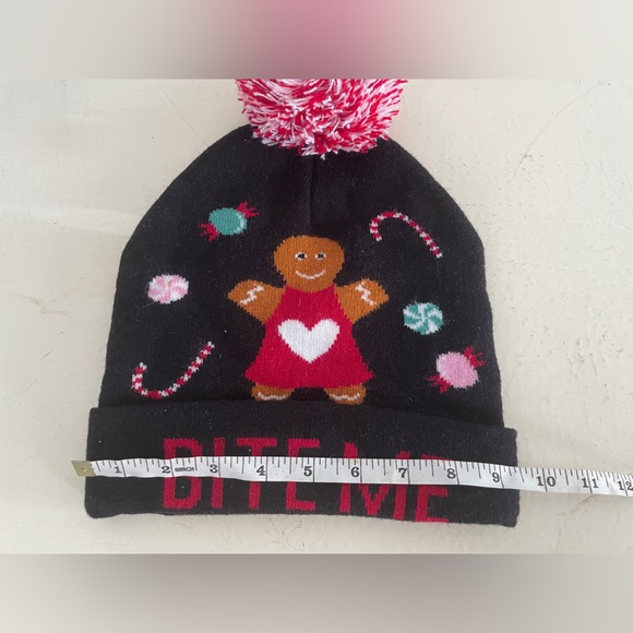 3/25 Black ‘Bite Me’ Gingerbread Man Toque - Picture 4 of 4